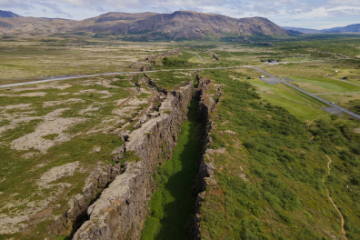 Fissures d'extension de la croûte terrestre (Thingvellir, Islande)